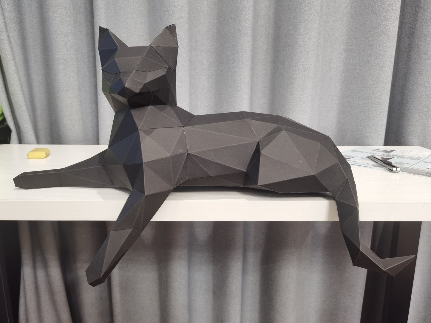 3D Paper Craft - The Observing Cat